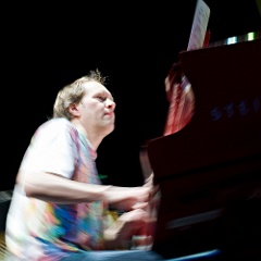 Django Bates   Django Bates : Jazz, keybord, piano, Pianist, Keyborder, musik, music, Eb-horn