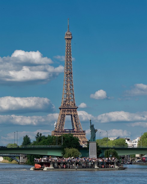 Eifelturm mit Freiheitsstatue, Paris Frankreich