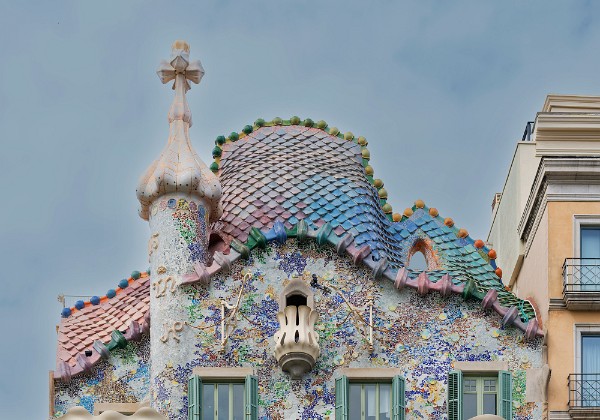 Wohnen Wohnen Waldspirale,Espaces d'Abraxas, Arenes de Picasso, Casa Vicens u.a.
